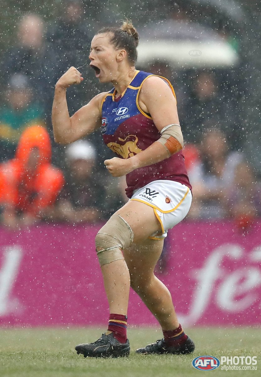 AFLphotos's tweet photo. What an epic opening to @aflwomens ! Check out all the best pics from a historic weekend at https://t.co/fJPVIF9EOH https://t.co/YpCwqHNVdS
