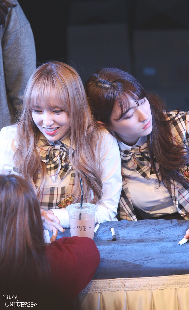 eunseo pics 🖤 tweet media