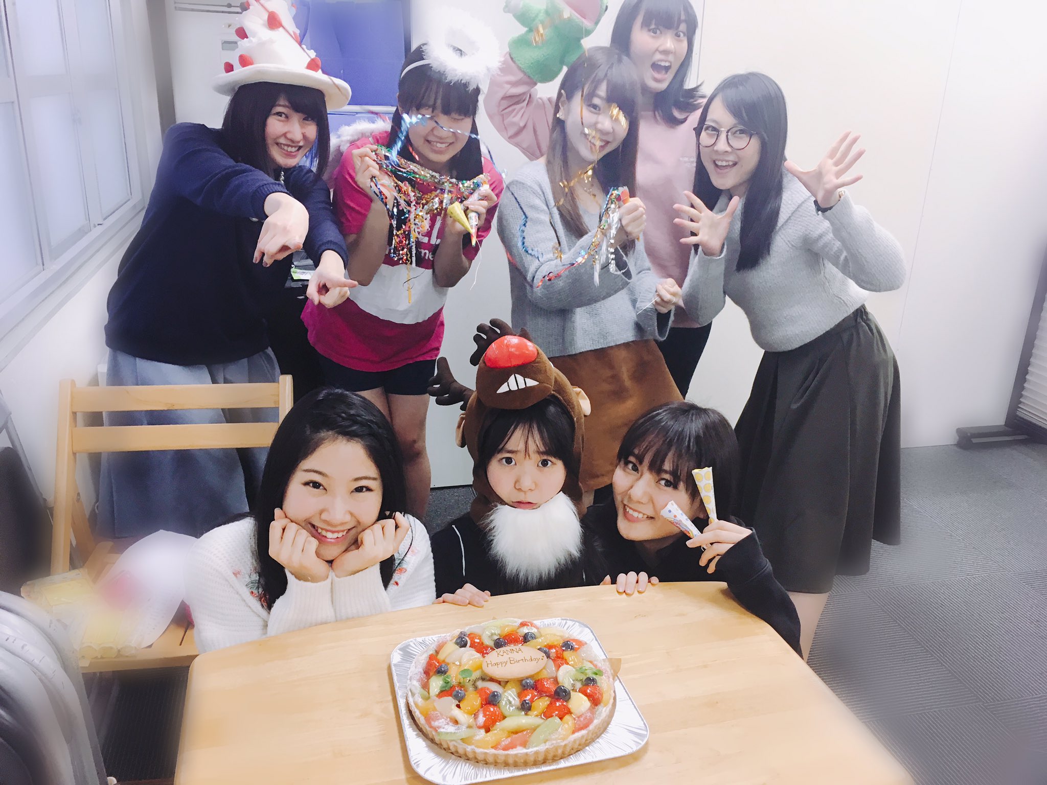 橋本環奈 こんな感じで誕生日サプライズをしてくれるメンバー 仲良くないという方が不思議 ホントにかけがえのない存在 瞳ちゃんのクラッカーのタイミングがぴったり 私がカメラマンでなぎさちゃんはちょっと遅れて来たので かんなぎはいません 橋本環奈 こんな感じで誕生日サプライズをしてくれるメンバー 仲良くないという方が不思議 ホントにかけがえのない存在 瞳ちゃんのクラッカーのタイミングがぴったり 私がカメラマンでなぎさちゃんはちょっと遅れて来たので かんなぎはいません