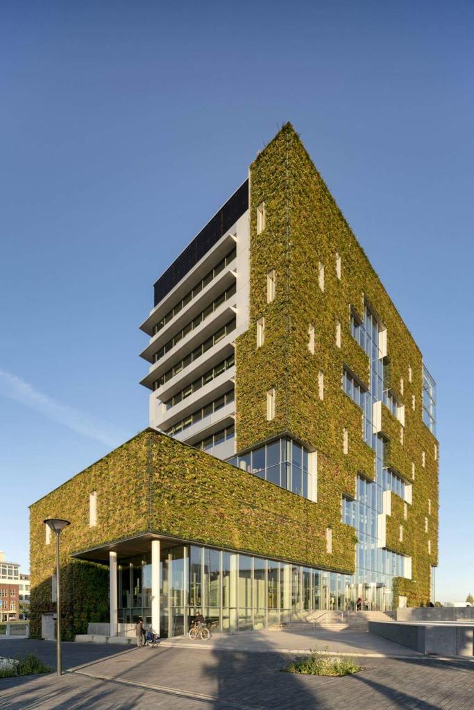 lowtech en prachtig ventilatie systeem in stadskantoor Venlo...het verbindende trappenhuis