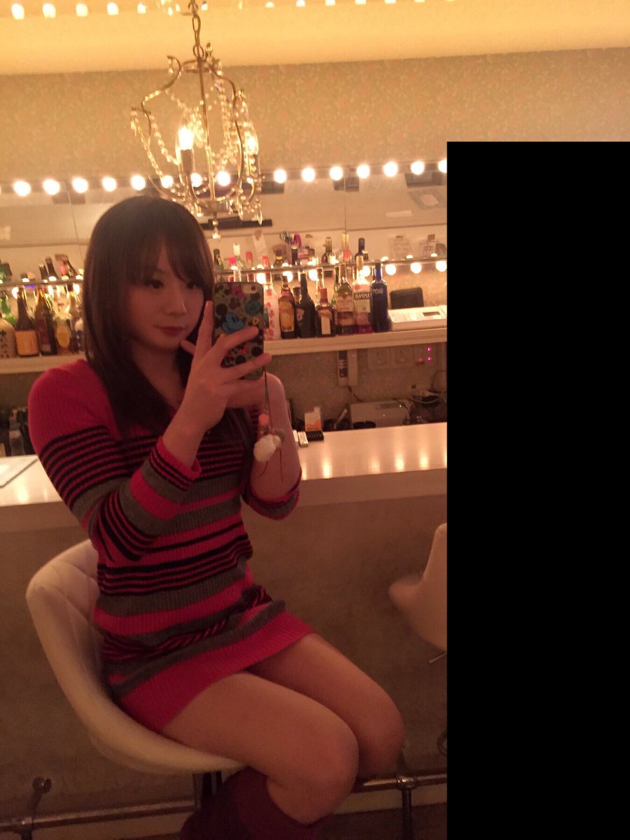 트위터의 くりこ 女装の人 님 女の子クラブ御徒町店 勤務中なうです ﾉ 久しぶりに御徒町店で自撮りってみました 以前使っていたロングウイッグにしました ﾉ お客様が微妙に写っちゃうので端っこを黒塗りしました ゞ 女装 女の子クラブ