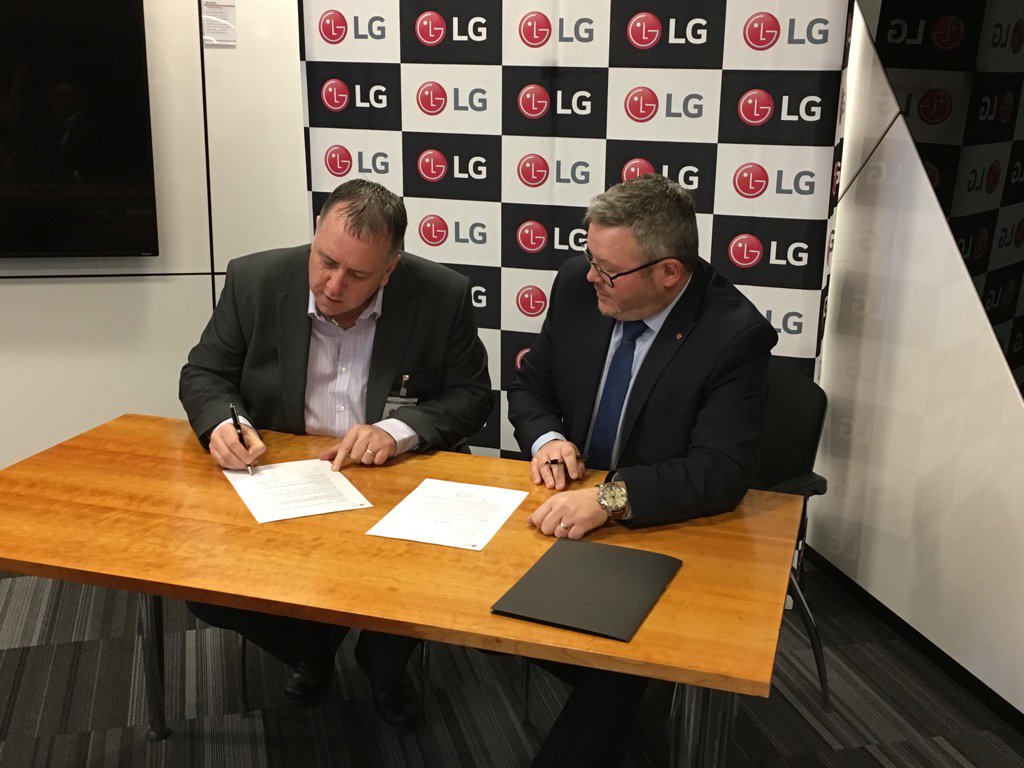crossypaul's tweet photo. @PAC_AIR renew agreement with LG @TOPGUNNP #efficientAC https://t.co/XWZ8EuQPIU