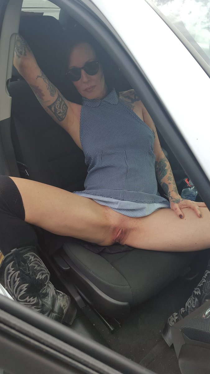 #pussy #upskirt #publicflash #bisbee #pantiless @CeliaVoyeur.