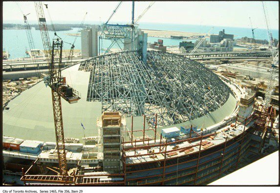 Construct_Exp's tweet image. Construction Experts #Construction pic of the week...the SkyDome/ Rogers Centre under construction in 1988. #Toronto
