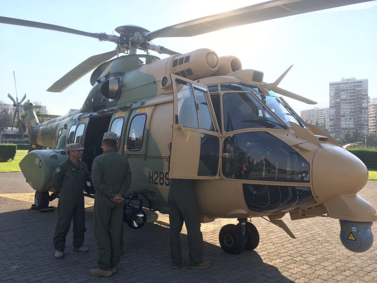 Senapred's tweet photo. Director Nacional junto a equipo de expertos franceses en preparación de sobrevuelo por zona afectada por incendios forestales https://t.co/b51xIOzhMr