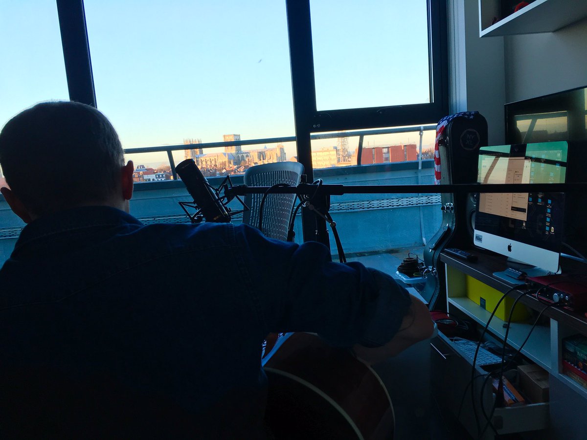 EMRMusicProd's tweet photo. Recording the bluesiest man alive Ben Bassford 🎚🎛 #musicproduction #recording #focusrite #8prex #emrmusicproduction https://t.co/bzyfXLQu2K