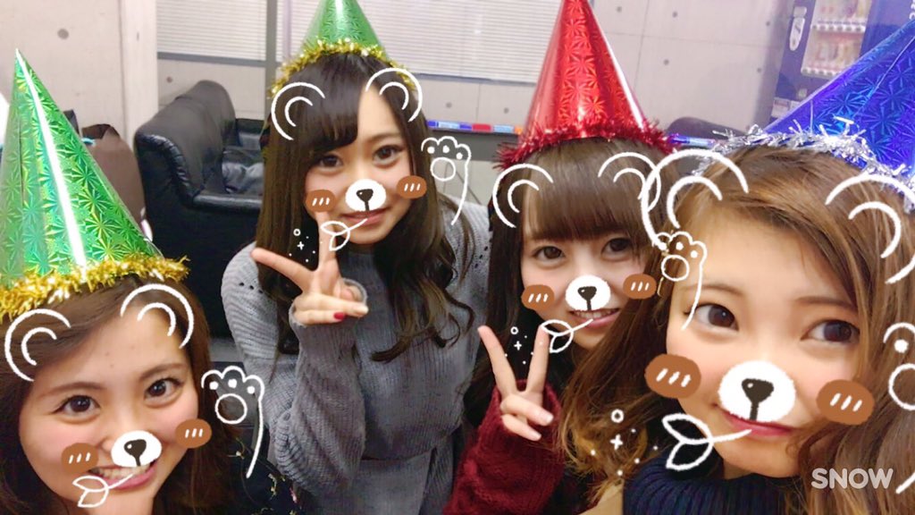 B7ckT's tweet photo. めっちゃ前だけどクリスマス会のときの😙💓
忘年会とか新年会とかもやって
こんなに楽しい環境で稼げるって最高⤴︎︎︎
ここ入って友達も増えたし良い人脈が広がった！✌️

楽しく稼ぎたい人！バイト行きたくない人！本気で稼ぎたい人はDMください😊 https://t.co/zzwPlVOiOY