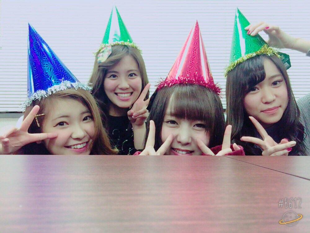 B7ckT's tweet photo. めっちゃ前だけどクリスマス会のときの😙💓
忘年会とか新年会とかもやって
こんなに楽しい環境で稼げるって最高⤴︎︎︎
ここ入って友達も増えたし良い人脈が広がった！✌️

楽しく稼ぎたい人！バイト行きたくない人！本気で稼ぎたい人はDMください😊 https://t.co/zzwPlVOiOY