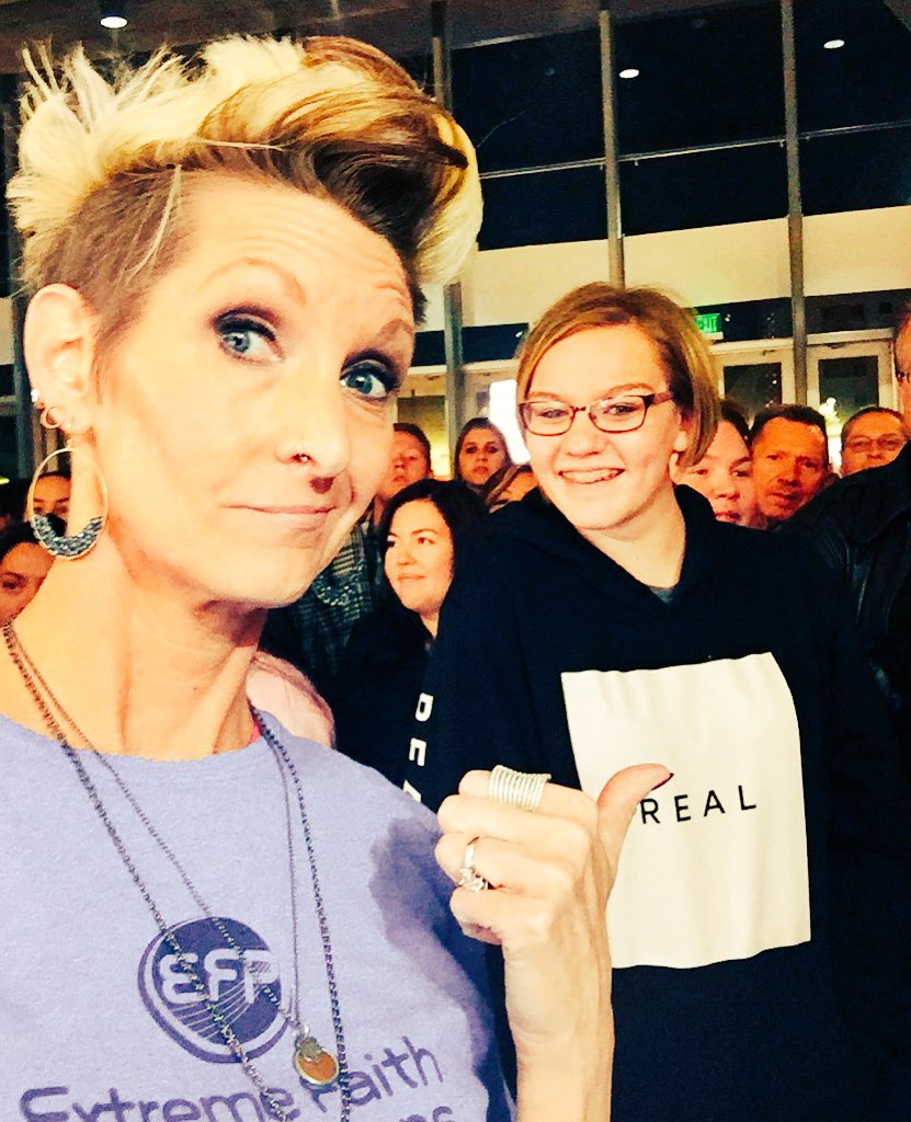 Holly_CliqueMom's tweet photo. Forgot 2 post 😬Opps. While wrking #WinterJam #Phx2016 @nfrealmusic I stopped this gal (4 obvious reasons)✌🏼️ She also ❤️'s #twentyonepilots https://t.co/vn9kJmCS8p