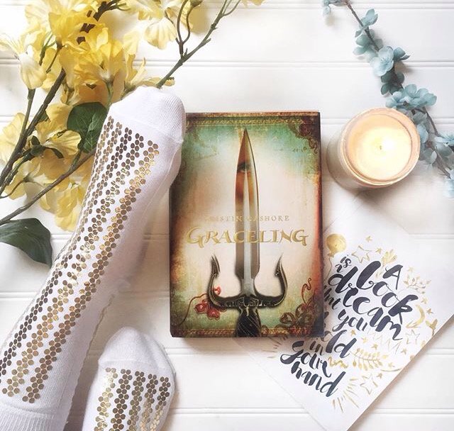 Special reading moments! ✨📷@myfriendsarefiction #HappinessEverywhere #HappySocks_uk
