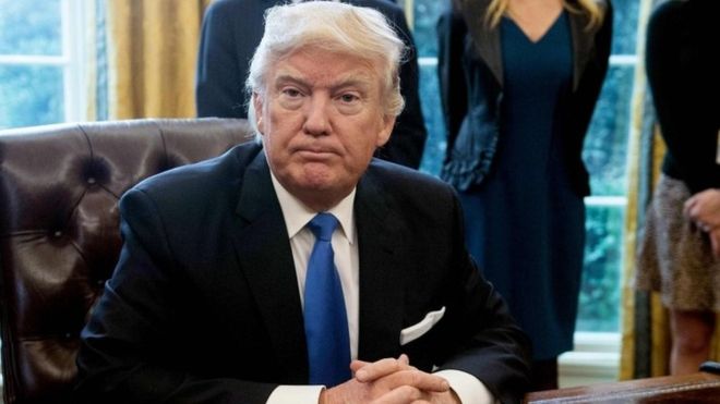 『도널드 트럼프: 미국-멕시코 장벽에 대한 계획 발표』
도널드 트럼프 대통령은 현지 시각 오늘 미국-멕시코 사이에 장벽 계획을 공개할 것으로 예상되고 있습니다.bit.ly/2jvZ5pJ