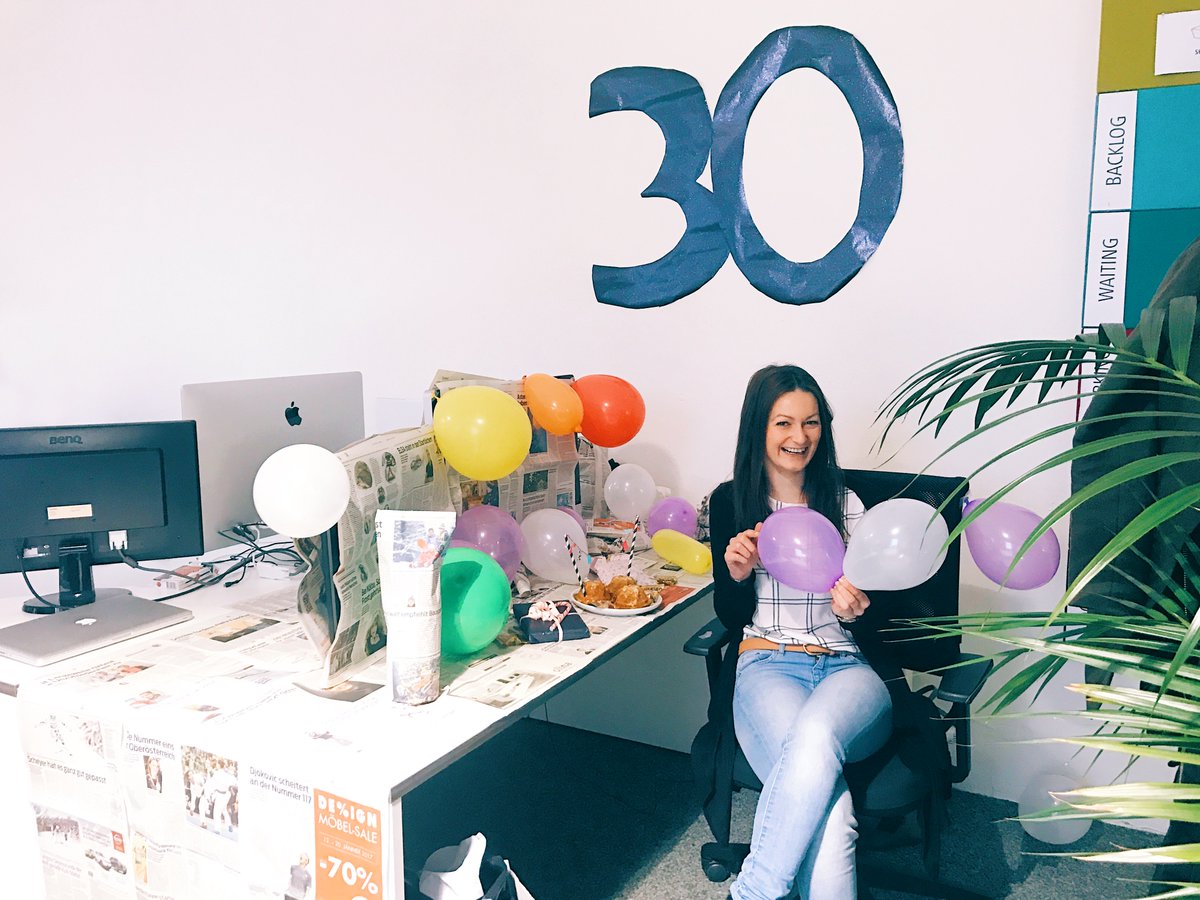 MASSIVEART's tweet photo. Geburtstagsüberraschung für unsere Myrthe! Wir gratulieren dir von Herzen zum Geburtstag! #happybirthday #massiveart #massiveteam https://t.co/8mog5HPhMb
