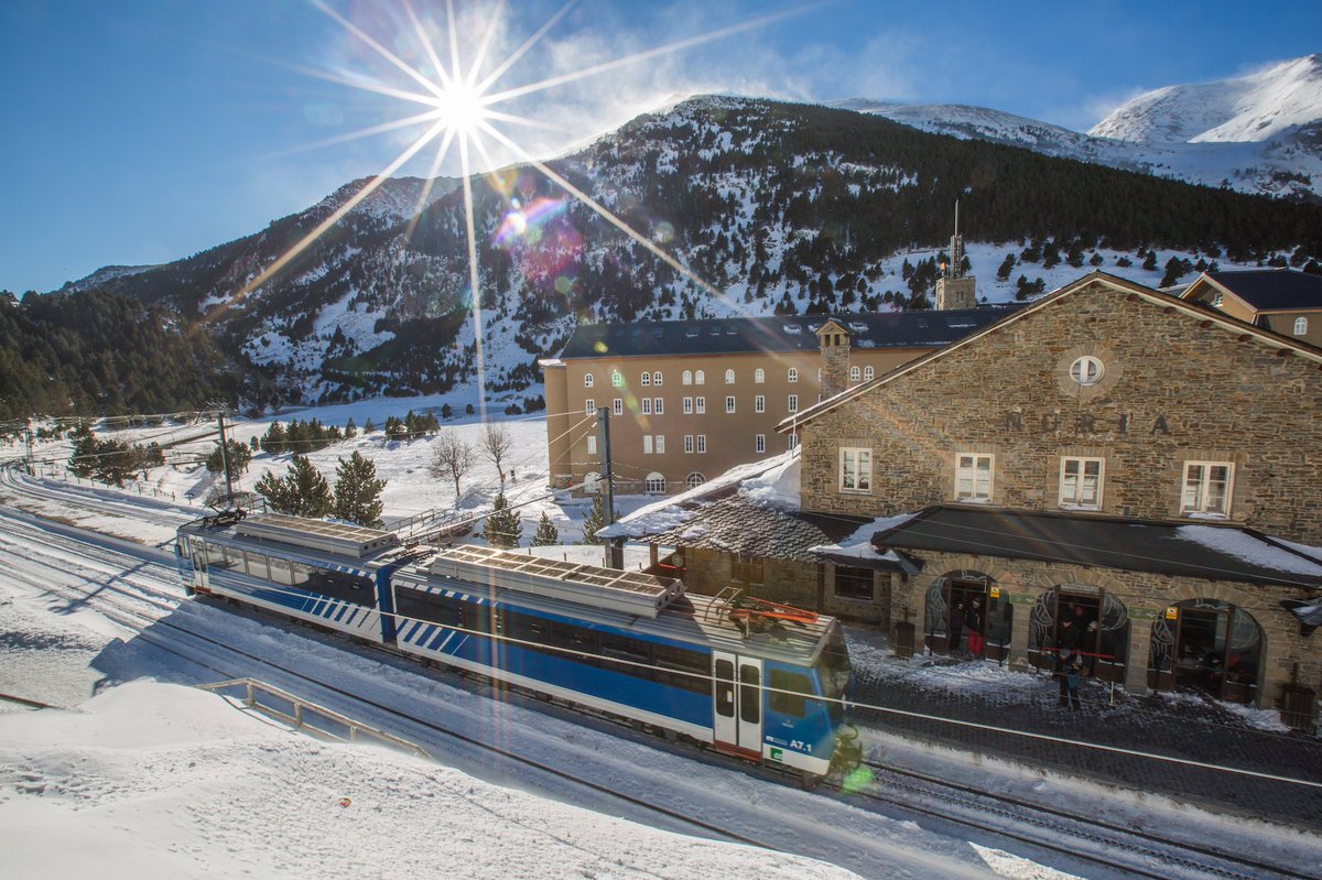 TravelDudes's tweet photo. Incoming! The train arrives in Vall de Núria in the Girona Pyrenees and skiers are ready for the slopes! #inPyrenees #VisitPyrenees #Spain https://t.co/7SUGSTbaOD