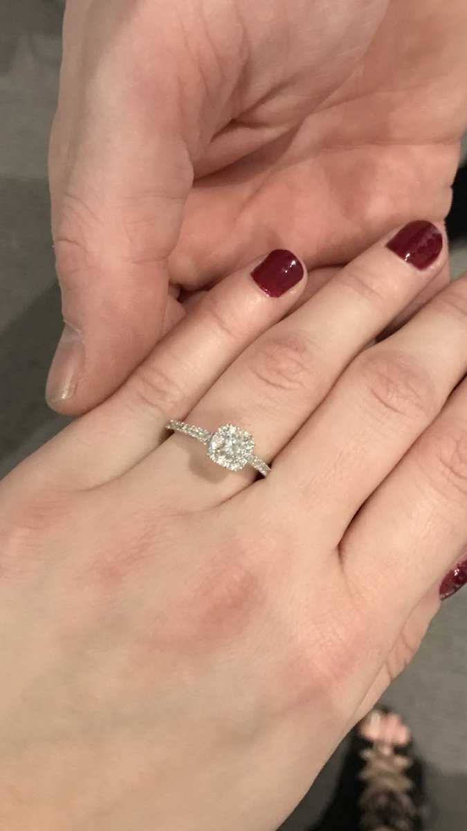 AJFW11's tweet photo. #engaged https://t.co/cnDwsvBqzp