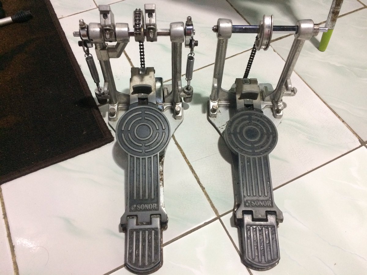 91_GilangR's tweet photo. @drum_market WTS: double pedal sonor kondisi 95%. Only 1,3K kontak : 082112906111 (WA only) https://t.co/m7Tp1hMNoW