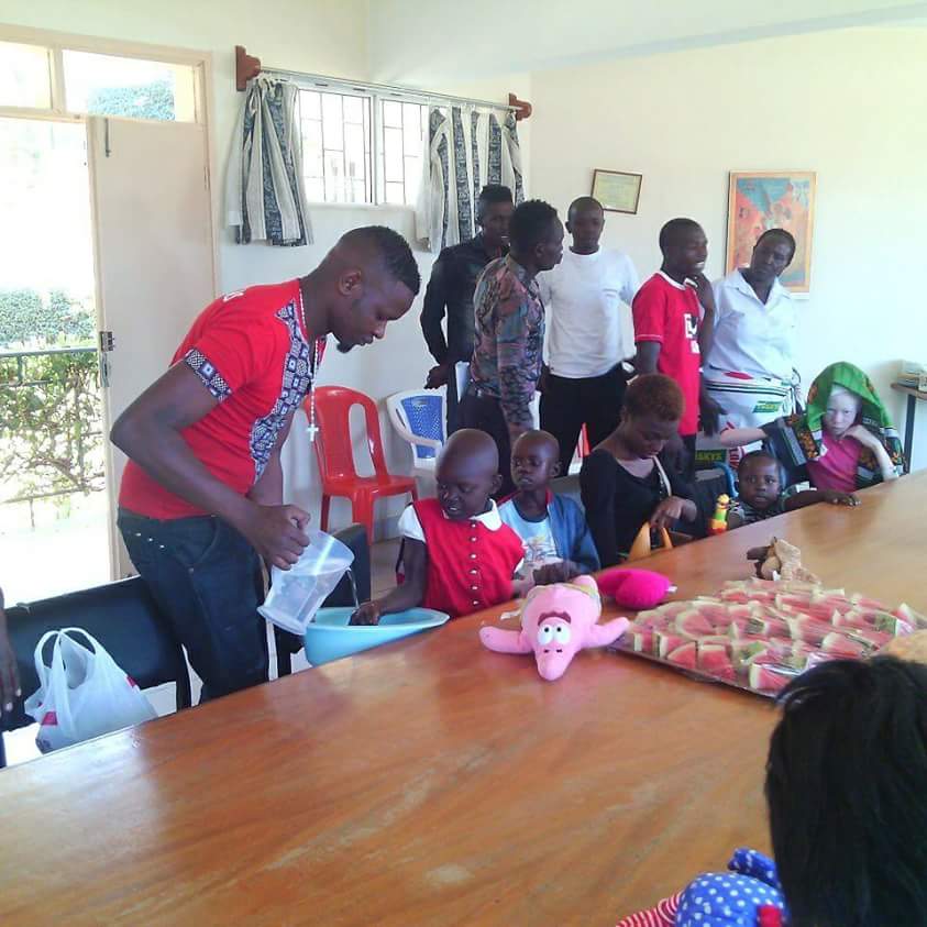 onward254's tweet photo. HAPPENING NOW: Moi University and UoE Onward Chapters at #EldoretHospice positively impacting lives. 

#OnwardToBetterHealth 
#WeCancervive https://t.co/krHJ8ZZQDE