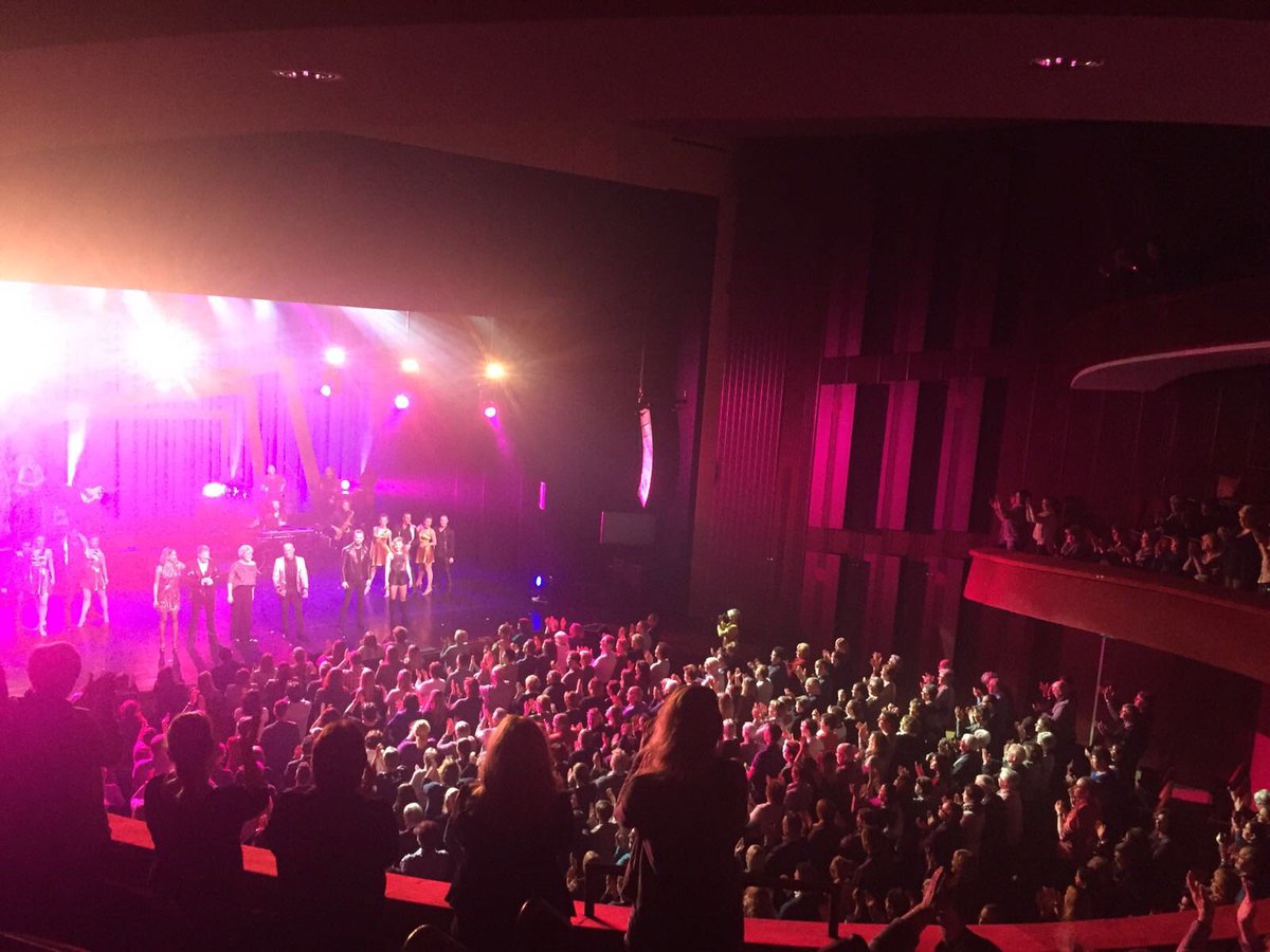 Een staande ovatie gisteravond in Heerlen! Wat een fantastisch enthausiast publiek! Op naar de volgende show! #musicalstournl @pltheaters