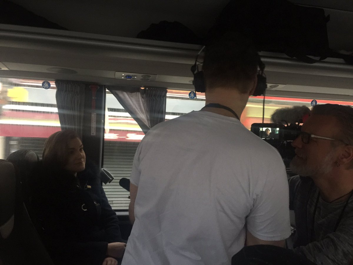 emelie_hallmann's tweet photo. @IBellange blir intervjuad om förväntningar &amp; om framtidens skola, på skumpig buss genom London #solbett17 #bett2017 #linedu #töjnaskolan https://t.co/F0uFupB3OI