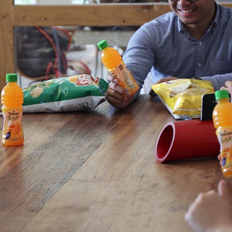 TropicanaPH's tweet photo. Pair some yummy chips with a deliciously fruity bottle of Tropicana Twister! Make it better by sharing with friends! #StraightToTheGoodStuff https://t.co/1uJoqOYOwY
