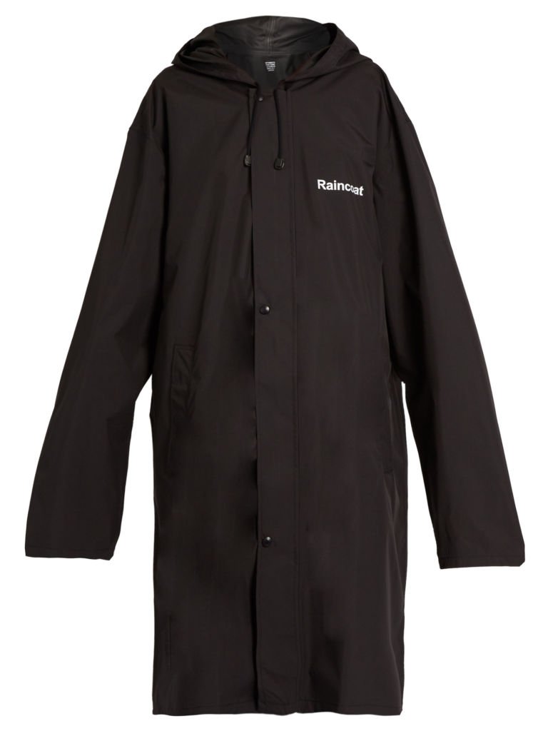 No one could accuse VETEMENTS of shying away from making a statement. makeitlast.se/2017/01/12/bra…