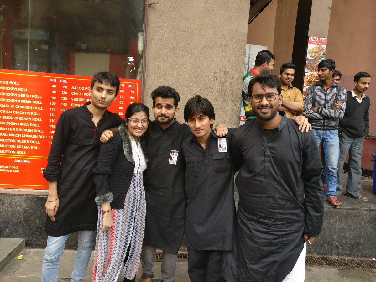 abbas_haiderr's tweet photo. #BeRaees and go watch #Raees like Delhi @SRKUniverse  did it in style. An awesome movie 😍 @iamsrk #RaeesDay https://t.co/M08AQM6WFA