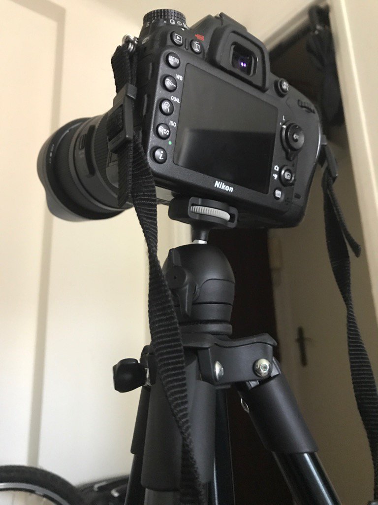 bcdotphoto's tweet photo. Mon petit @manfrotto_fr de 800g acheté pour les voyages en avion semble supporter sans soucis 1,6 kg, même inclinés ! https://t.co/v8O15lMrkc