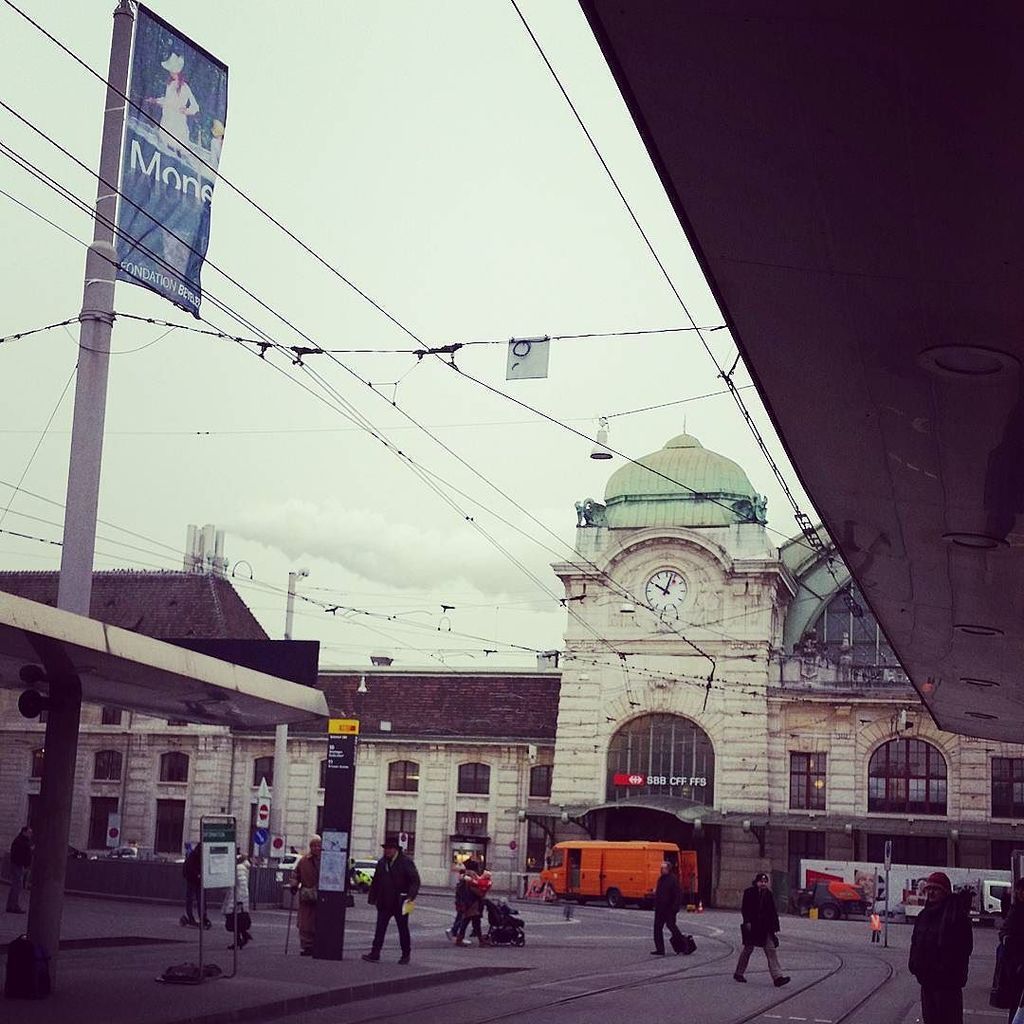 swissjoho's tweet photo. #バーゼル #駅 に到着。現在午前10時で気温は−4℃。刺すような#寒さ です。https://t.co/90wRK8XgAI cb #スイス情報 #スイス #海外生活 #お出かけ #電車旅 #Basel #switzerland #trainsta… https://t.co/NDHrorEyQX