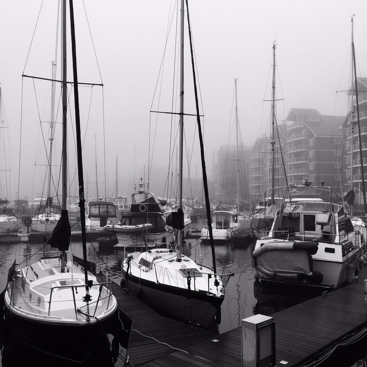 7essentialUK's tweet photo. Foggy morning walk along the #Ipswich #Waterfront. Off to my first @issba networking event. https://t.co/ljdrIcpjAe