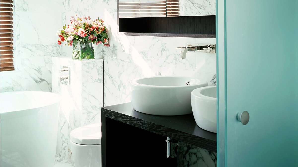 A #Chelsea #townhouse reimagined via <a href="/londonewcastle/">LONDONEWCASTLE</a> ow.ly/Xkvx308kLMV