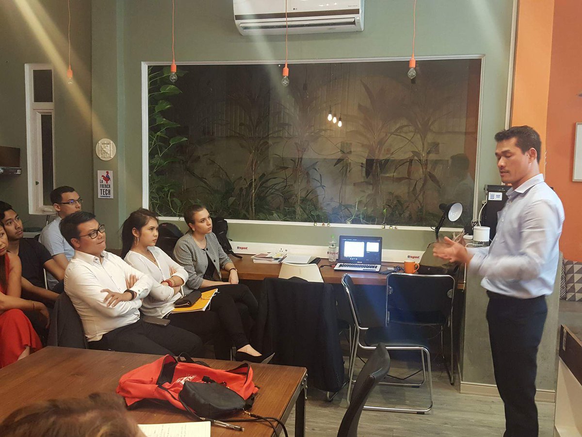 Une 20aine de personnes présentes pour écouter Wisal In de Platform Impact présenter le social #ImpactInvesting pour #lafrenchtech Cambodge.