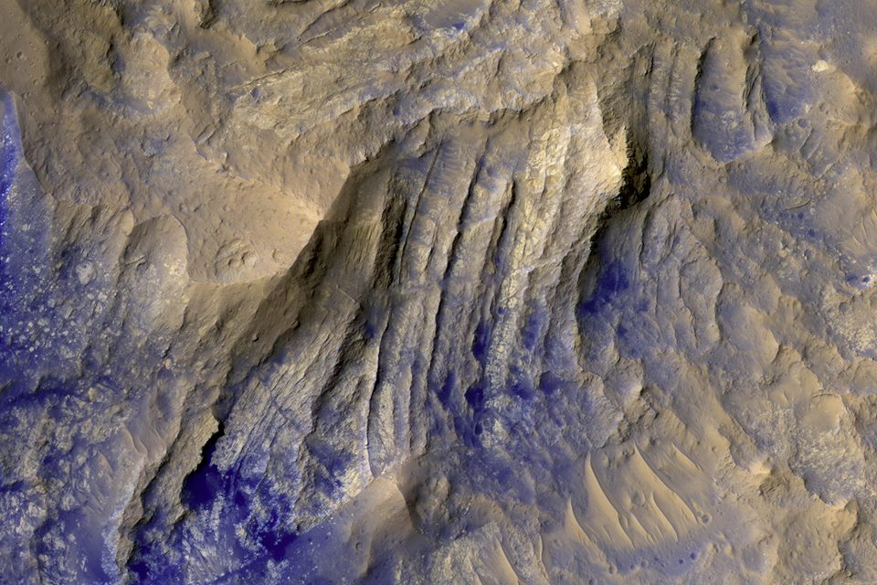 Space_Scene's tweet image. As seen in this false-color image from the HiRISE camera aboard NASA's Mars orbiter, sometimes #MARS is blue.#NASASocial #SpaceX #astronomy