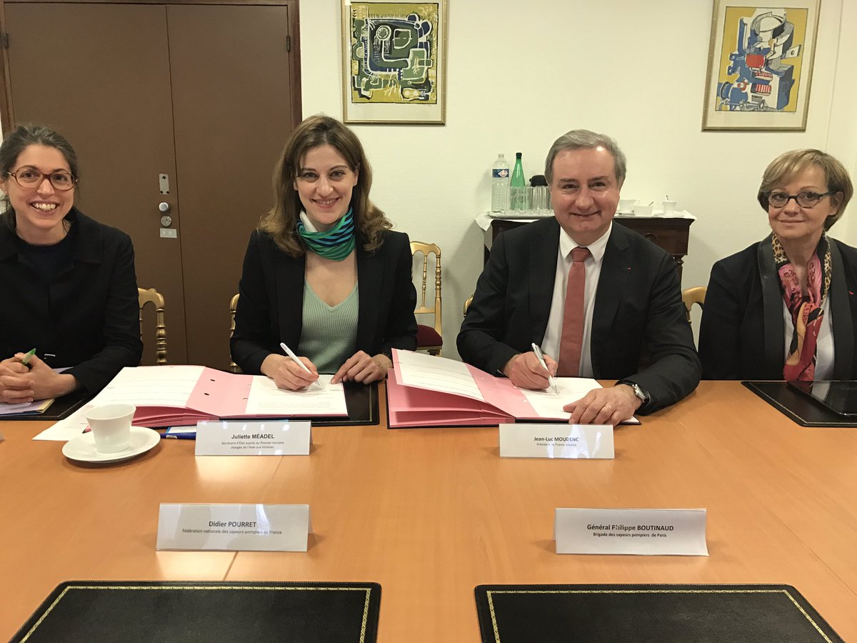 Juliette Méadel on Twitter "Signature ac France_urbaine d'une charte