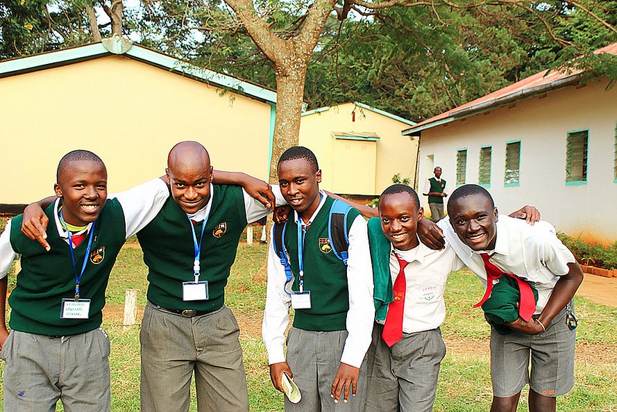 UNEP's tweet photo. Teenagers from around the world demonstrate you don’t need a degree to come up with a life-changing invention: https://t.co/op4pyYxMrO https://t.co/mOR6gp4ypI