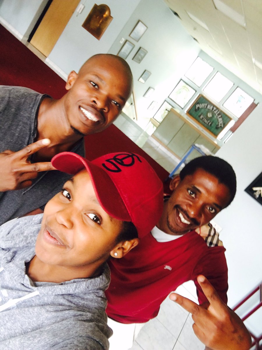 NasiphiKhafu13's tweet photo. @peaceplayers #ppisa 2017 Area Coordinators #SfisoMthembu aka #KneesOfThunder #ThandoMsweli #SelfieQueen & #ZwakeleGwensa #Maleningi โ๐พ๐ https://t.co/Spt23BZF9P