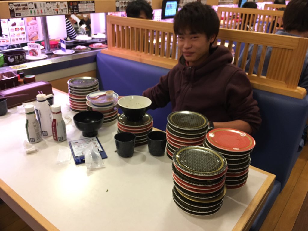 s_kzn's tweet photo. 7人で賭け寿司の結果
こうや 60皿
大橋 30皿
あー美味しかった！ https://t.co/CUbbiX48bq