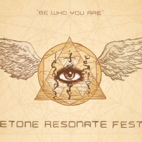 YesmateHQ's tweet photo. Supreme chillout from Mixmaster Morris (@nubient) -  @PuretoneR  Festival 2016 inc @odesza @phaeleh @djtommiddleton https://t.co/GkDTZh0VXI https://t.co/VslMEGkkR1