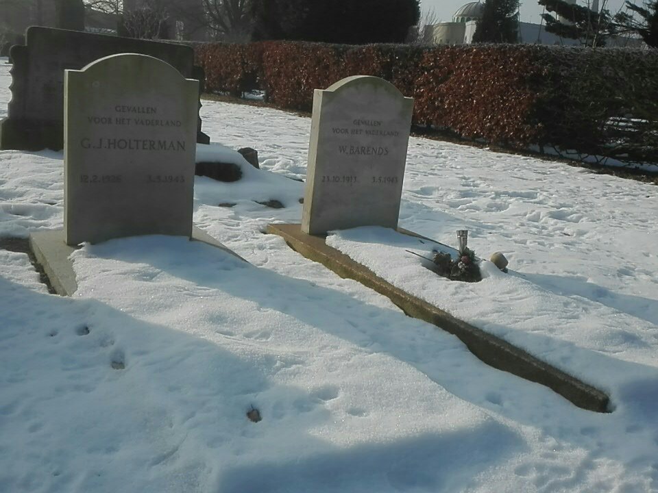 Winter in Twente, Haaksbergen algemene begraafplaats met oorlogsgraven.<a href="/ogsnl/">Oorlogsgravenstichting</a>