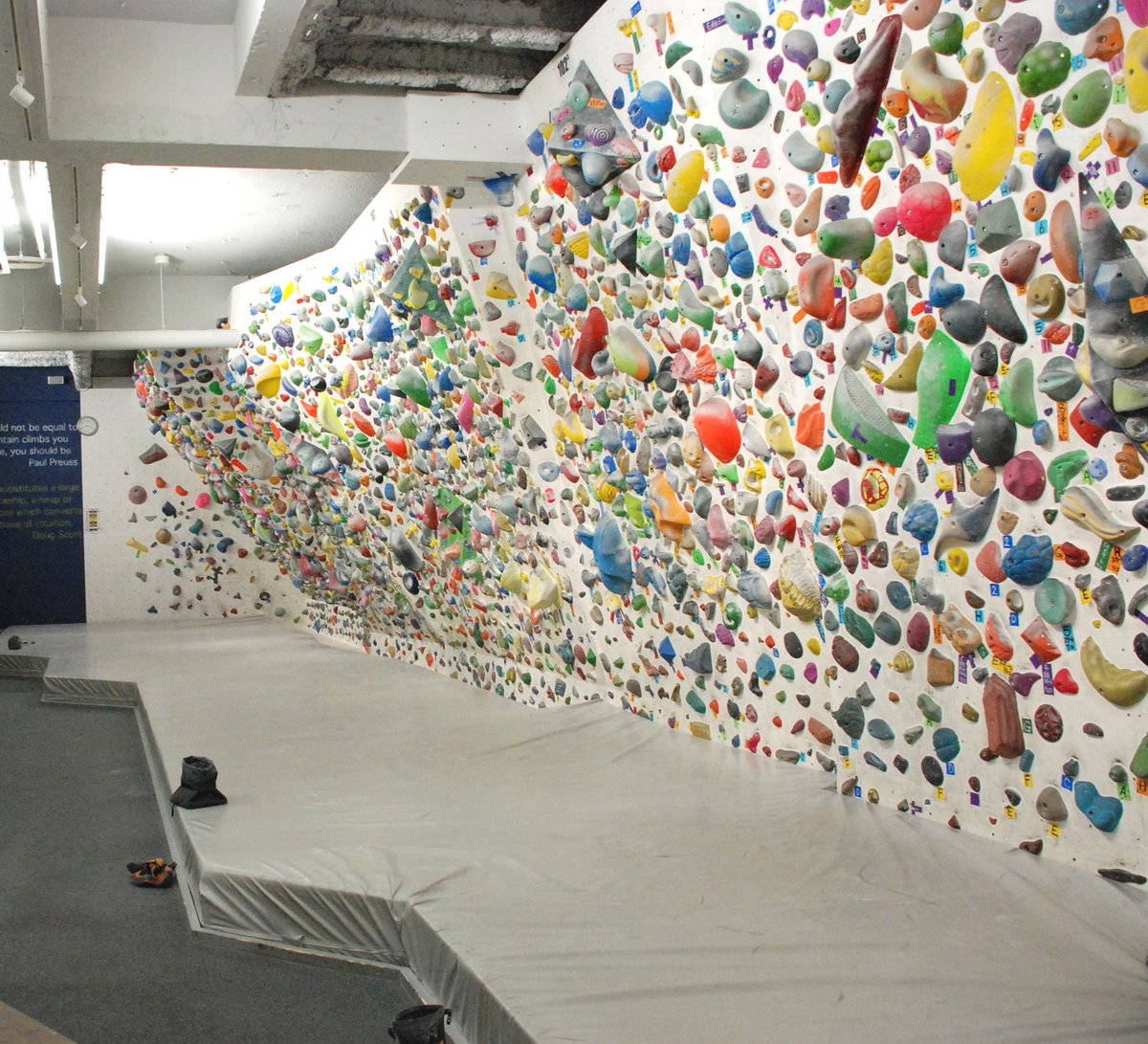 Climbers クライマーズ على تويتر Climbers設置ジム紹介 Vol 068 第68弾は サラリーマンの聖地 新橋にある ボルダリングジム T Wall新橋店さん 課題はまぶし付けで豊富に設けており 足自由のルートも多いので初心者の方でも登りやすい Https T Co