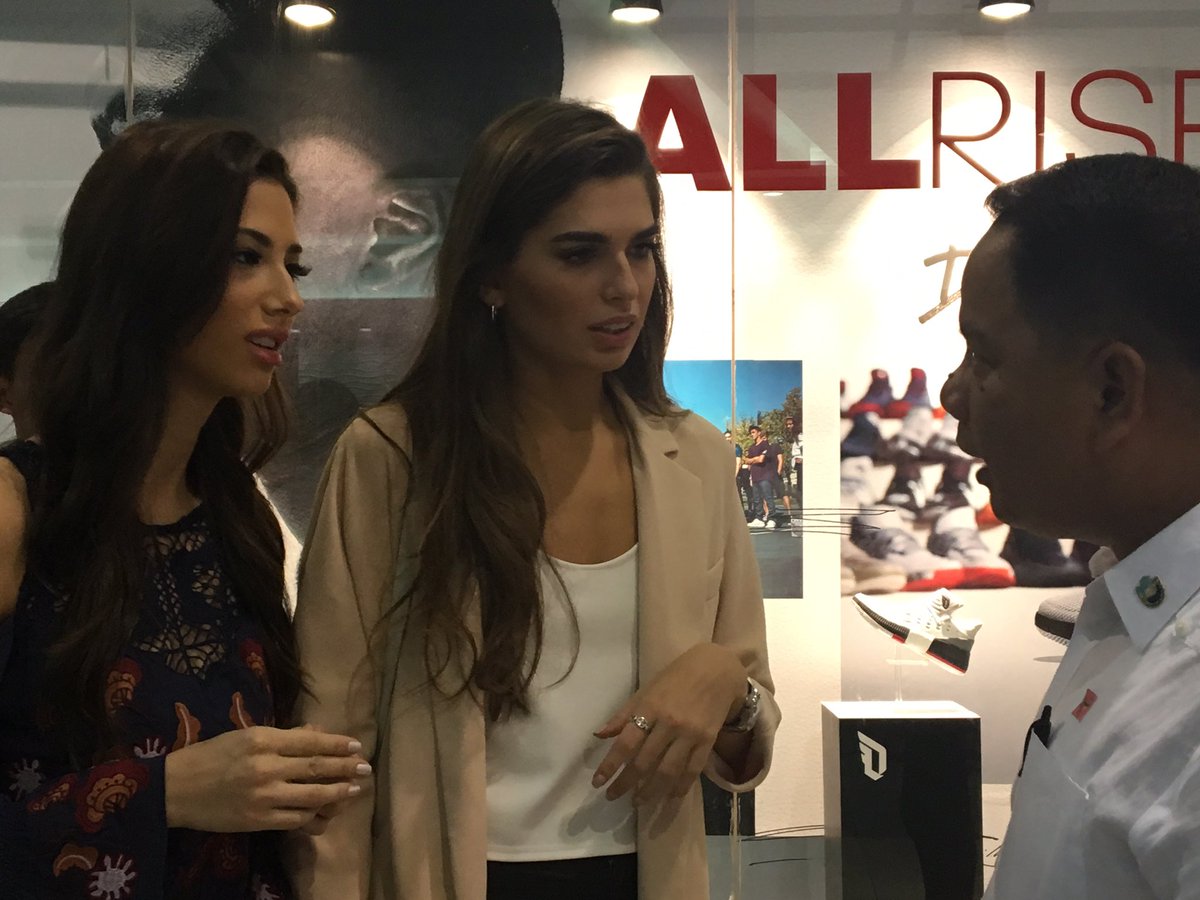 _katrinadomingo's tweet photo. LOOK: Miss Universe Argentina window shops at MOA, eats at burget joint with her sister. | @ABSCBNNews @ANCALERTS https://t.co/o1ON7Meeo5
