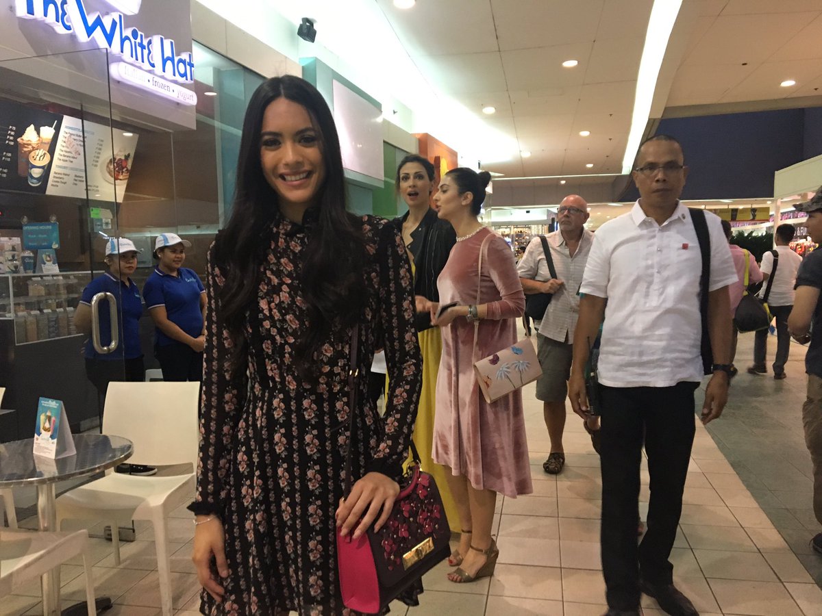 _katrinadomingo's tweet photo. LOOK: Miss Universe Kosovo grabs some frozen yogurt with her friends at the Mall of Asia. | @ABSCBNNews @ANCALERTS https://t.co/y24mgrgRNA