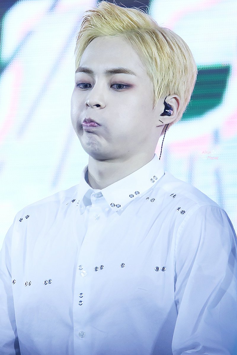 knockknock0408's tweet photo. [HQ] 170121 XIUMIN cr.Alien Planet
https://t.co/QKBRFHw4Vh https://t.co/GGLLW29SB2