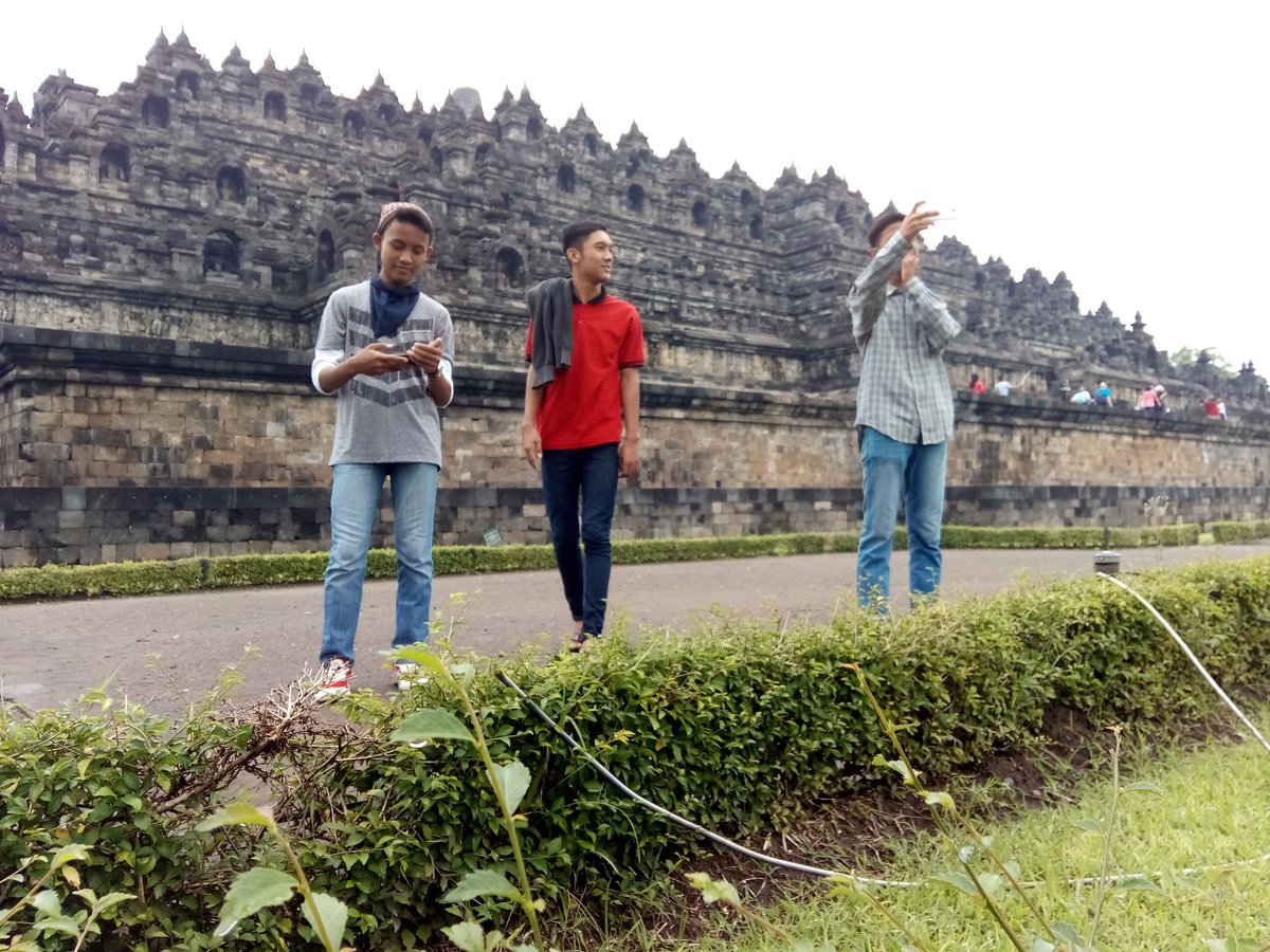 Borobudur  temple 
#flashplus2 
#letsmobigraph 
<a href="/flash3c_id/">Flash Indonesia</a>