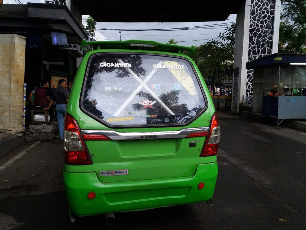 Angkot yg ngaku raja lw panjang tryata raja pelanggaran jgn surat2, ktp aj ga ada @kodim0618bs <a href="/ridwankamil/">Ridwan Kamil</a> <a href="/dishub_kotabdg/">Dinas Perhubungan</a> <a href="/PRFMnews/">Radio PRFM</a>