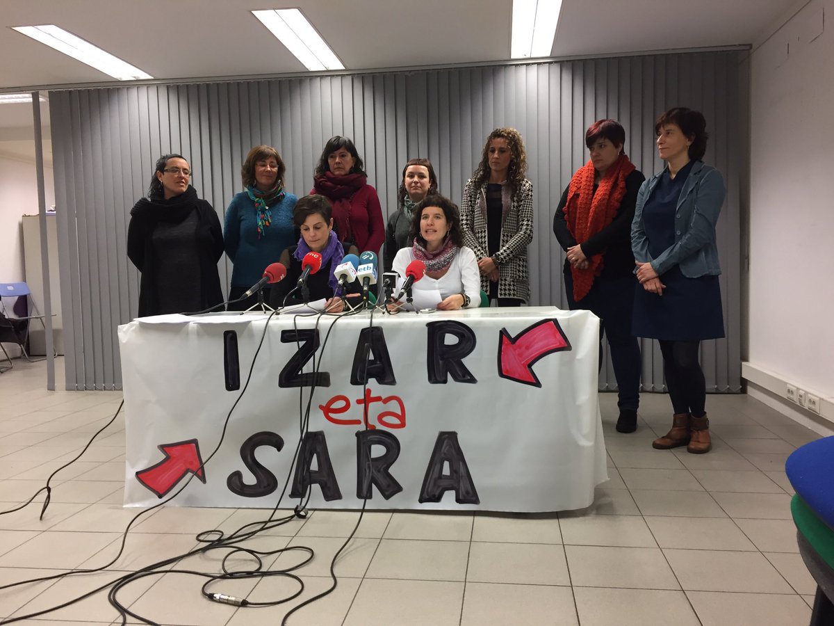 Euskal preso politiko ohien eta espetxean ama izandakoen agerraldia Sara Majarenasi eta bere alabari babesa emateko Aurki bideoa <a href="/berria/">Berria.eus</a> TBn