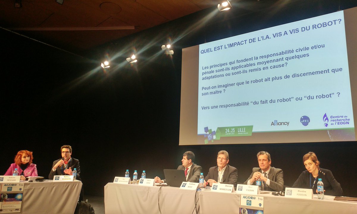 pressecitron's tweet photo. [Live] #FIC2017 Droit des robots : le concept d' "ethics by design" est en train d'émerger. Intégrer l'éthique dès la conception. https://t.co/dkQuuCjU2r