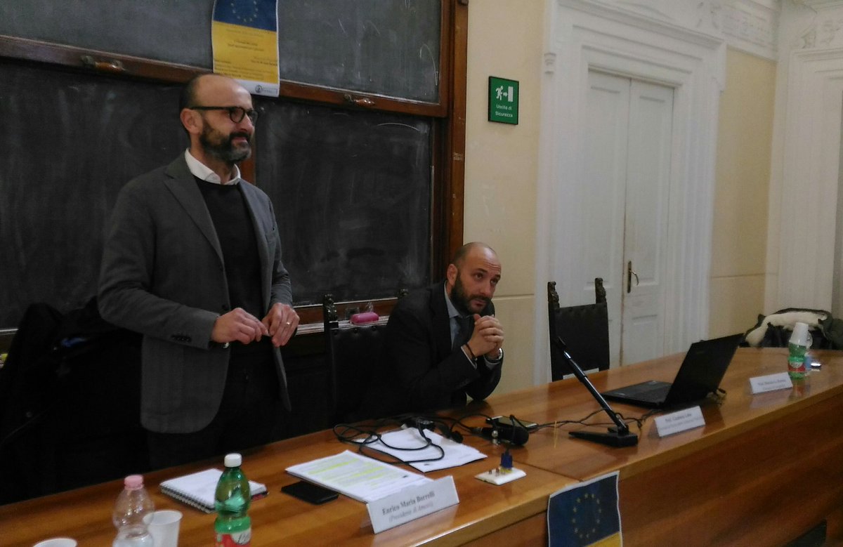 AsuFederico2's tweet photo. Oggi all'@UninaIT parliamo di #Europa e opportunità che mette in campo per giovani: #Erasmus e #EuropeanSolidarityCorps https://t.co/2p6bhLgVjb