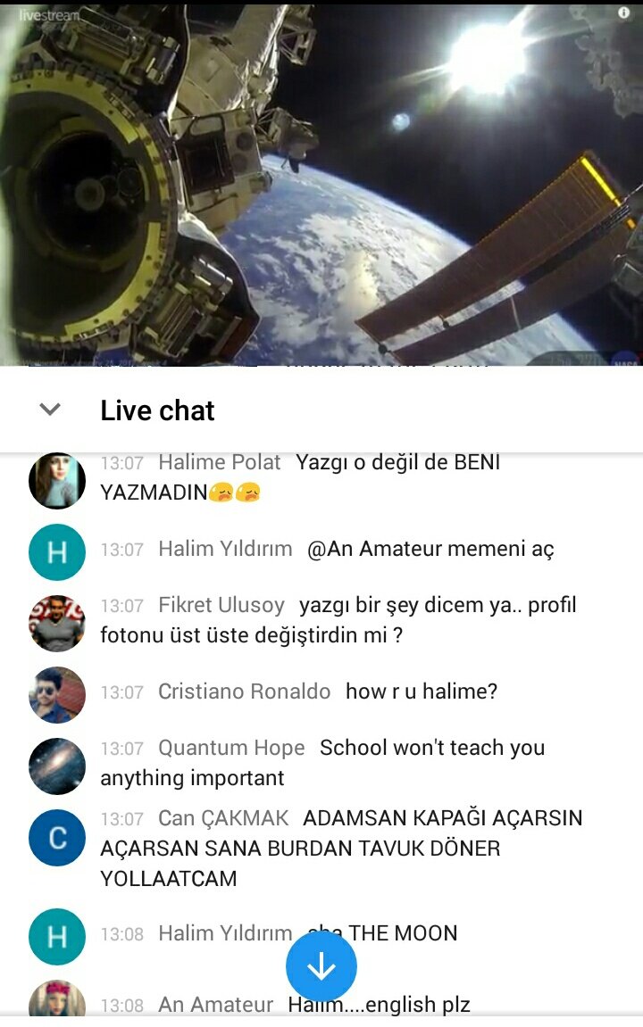 soylemezgamze's tweet photo. NASA canlı yayın yapiyo alttaki muhabbete gel.... Sonra bu ülke neden boyle https://t.co/JpOvJ0xc8q