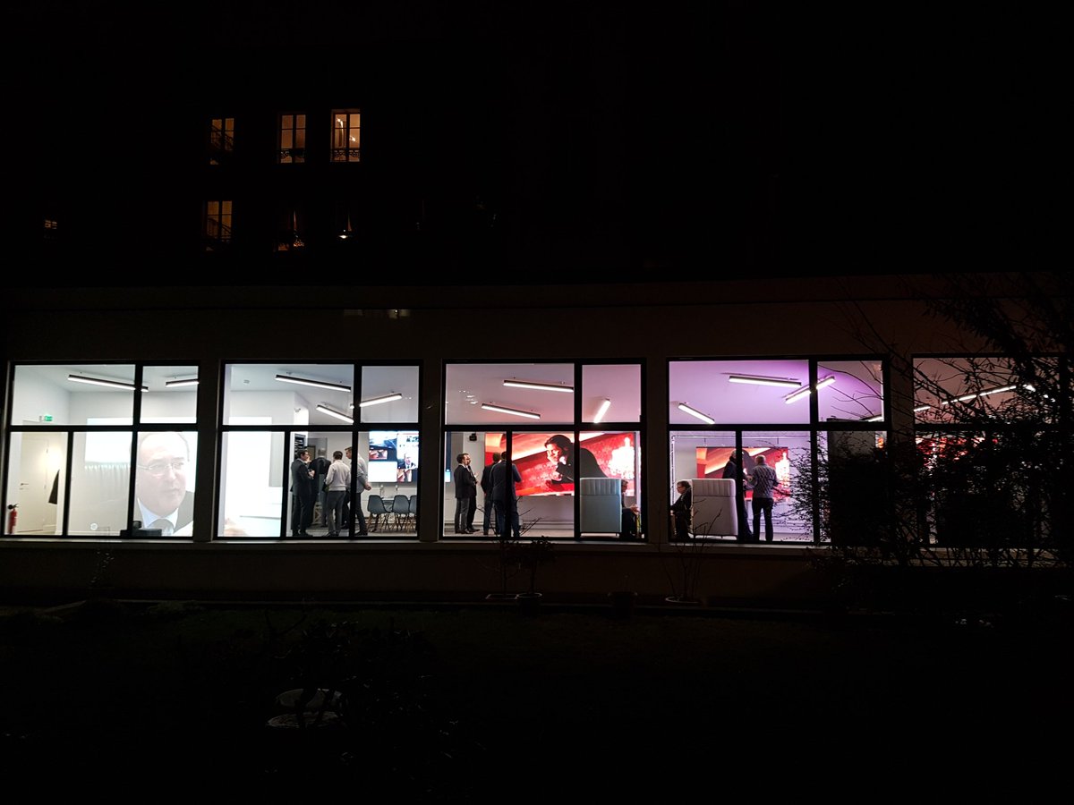 RaphaelSIDEV's tweet photo. #sidev showroom opening in #Paris #ABSEN #leyard https://t.co/JJHYG4eeF4