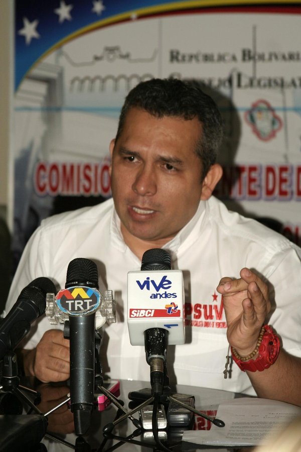 LegisladorYhon's tweet photo. “Nadie puede imponerle al árbitro electoral fecha para las elecciones”
https://t.co/QDr6FWemHV https://t.co/FbXN2O44NF