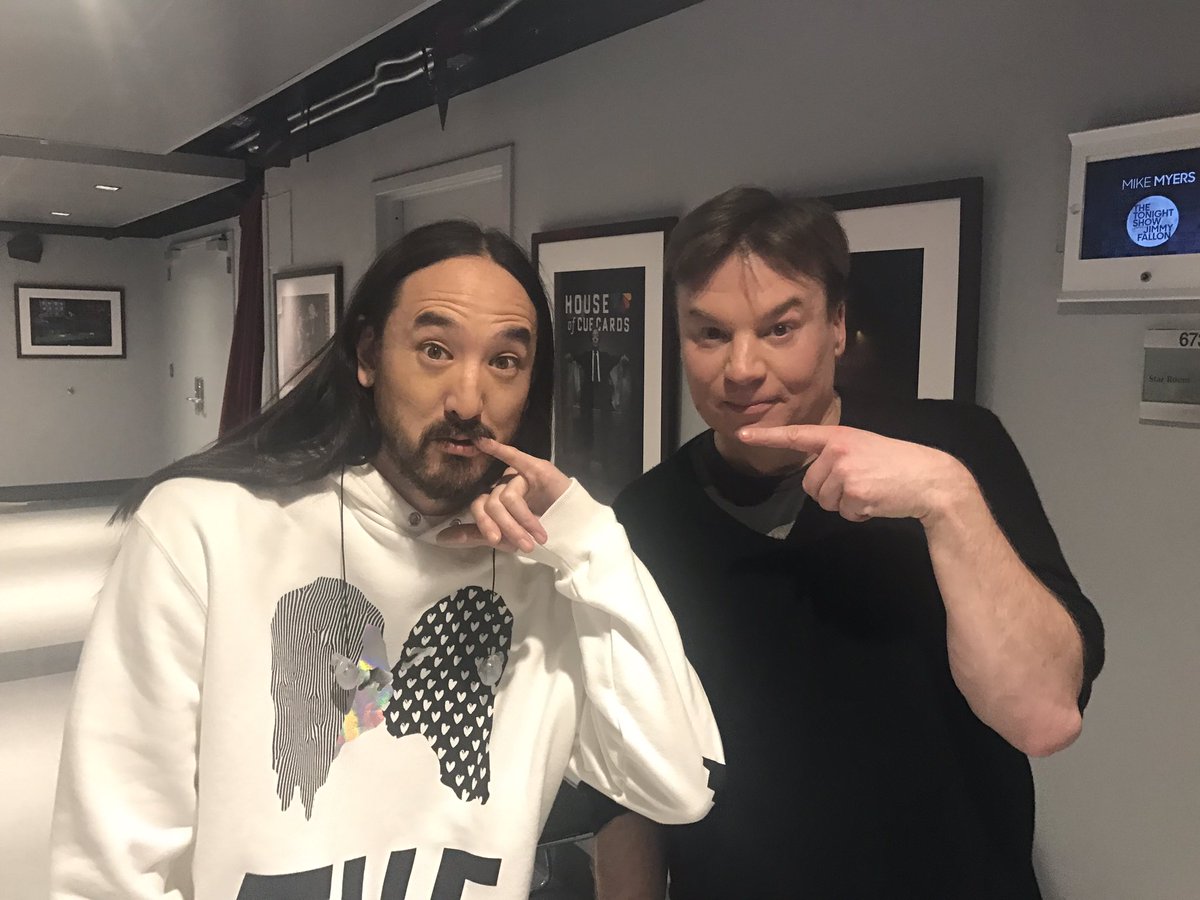 1 meeeeeellion dollars 💵💸💰💵 https://t.co/aRJgqF29Zw